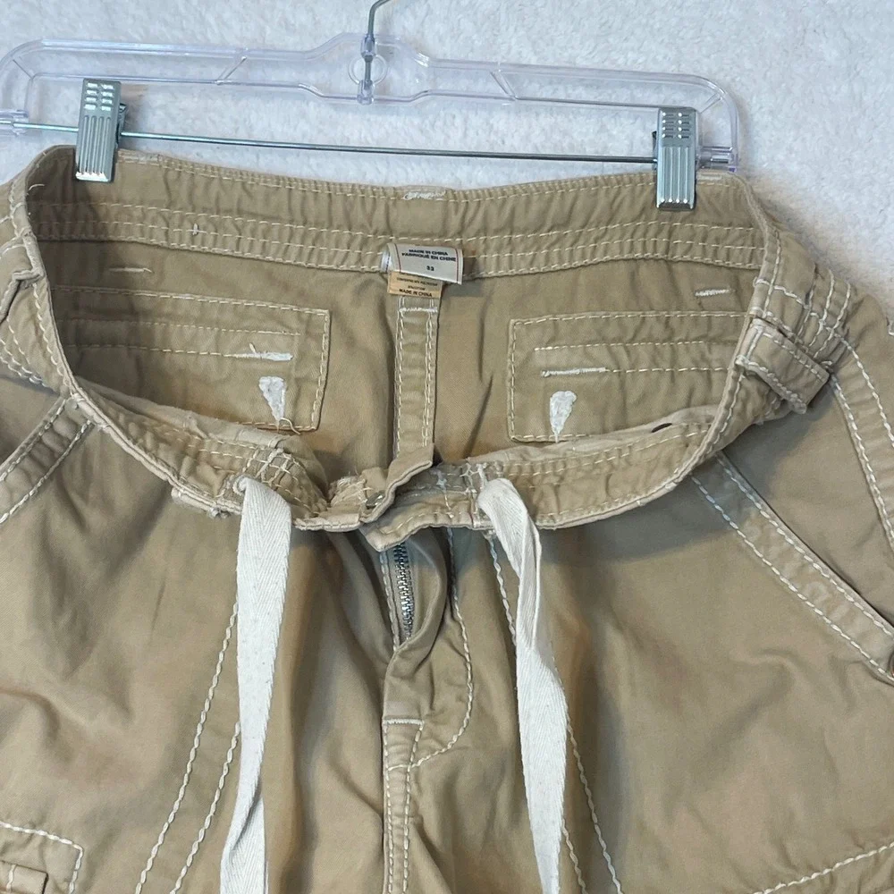 True Religion Mens Tan Cargo Shorts Big T Stitch Raw Hem Size 33 MEG841EH